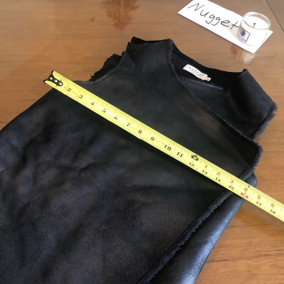 Velvet - Picture 4 of 6